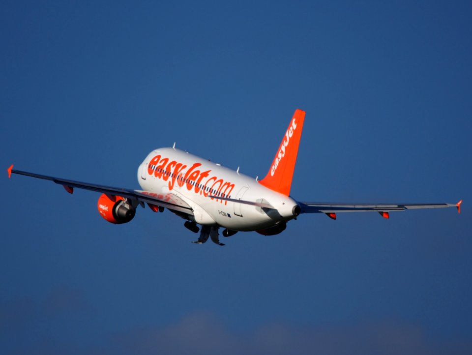 G-EZBK easyJet Airbus A319-111 - cn 3041 takeoff from Schiphol (AMS - EHAM), The Netherlands, 16may2014, pic-3