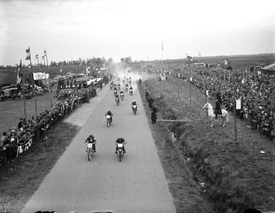 Gezamenlijke start 350cc en 500cc, Bestanddeelnr 901-9143