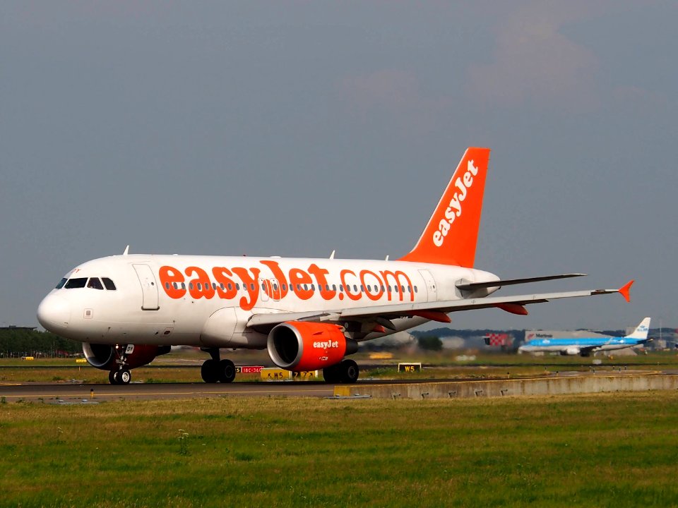 G-EZDY easyJet Airbus A319-111 - cn 3763 pic0
