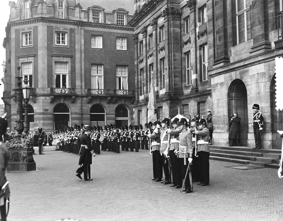 Gezanten arriveren bij het paleis, Bestanddeelnr 904-9360