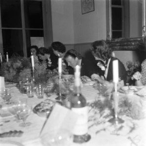 Gezamenlijke maaltijd van de Vereniging van Vrouwelijke Studenten Leiden (VVSL) , Bestanddeelnr 900-7998