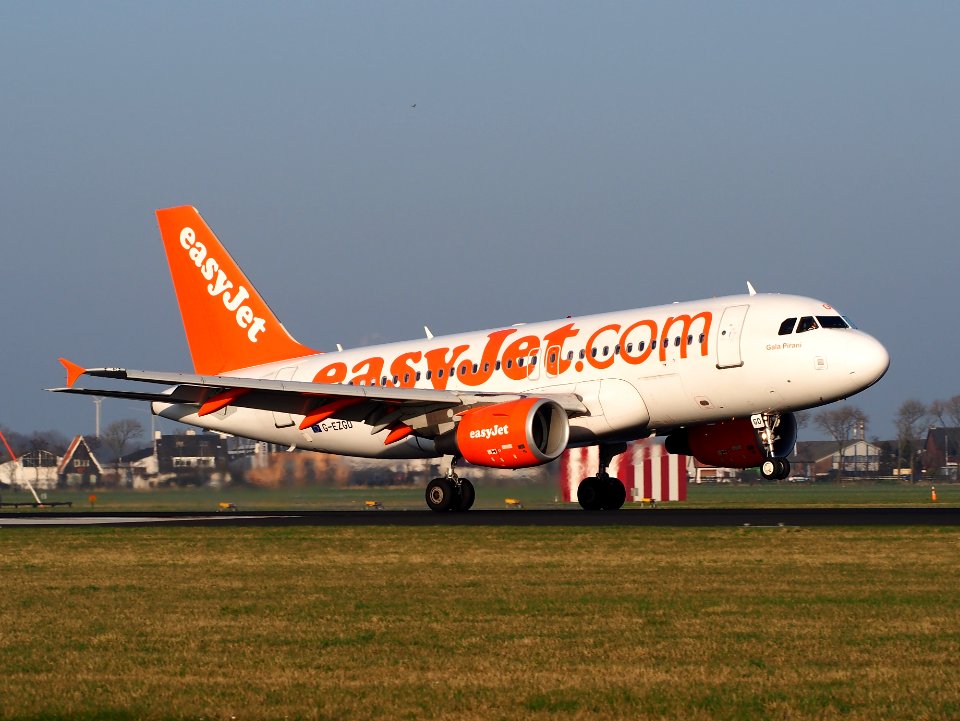 G-EZGF easyJet Airbus A319-111, landing at Schiphol (AMS - EHAM), Netherlands, pic2