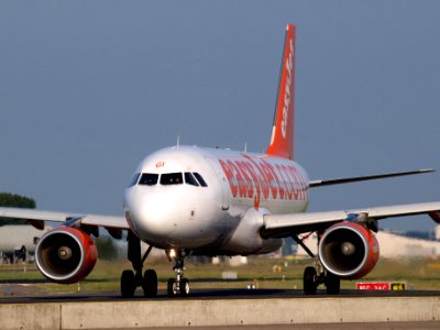 G-EZGI easyJet Airbus A319-111 - cn 4693 pic2