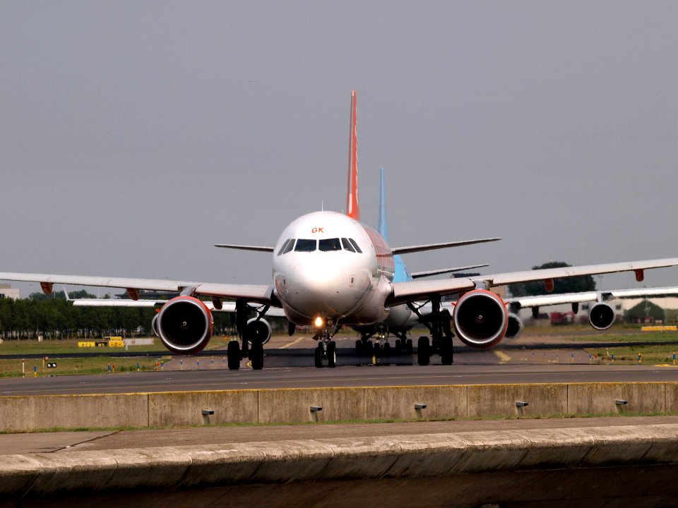 G-EZGK easyJet Airbus A319-111 - cn 4717 pic1
