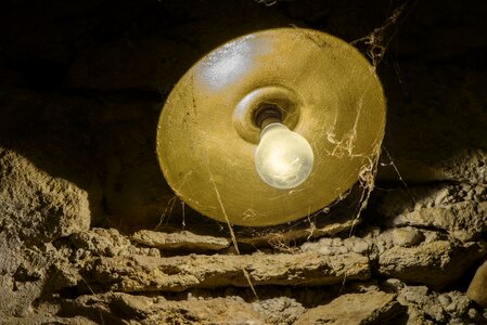 Lighting stone wall dust