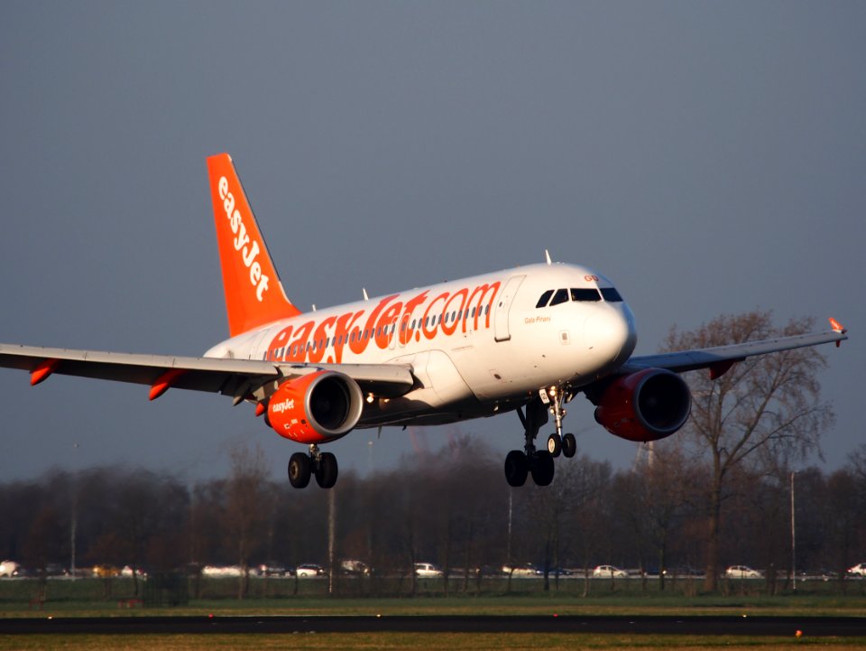 G-EZGF easyJet Airbus A319-111, landing at Schiphol (AMS - EHAM), Netherlands, pic1