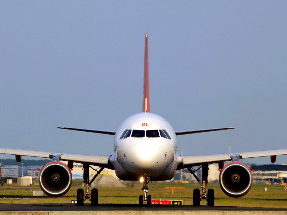 G-EZGL easyJet Airbus A319-111 - cn 4744 pic5