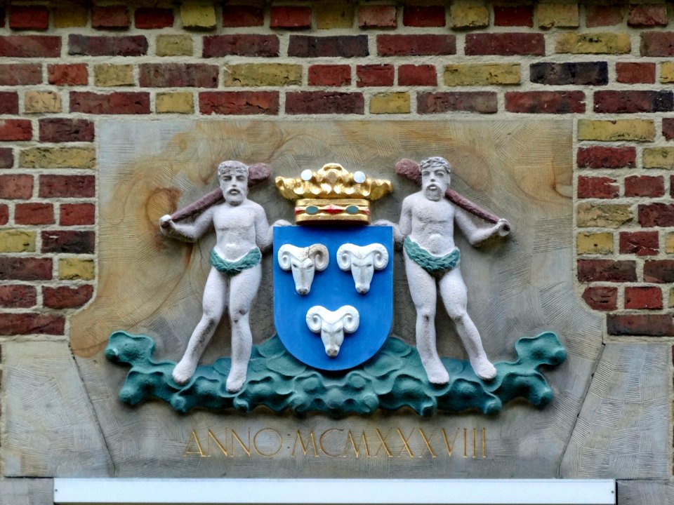 Gevelrelief wapen van Sleen