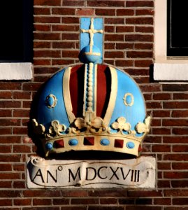 Gevelsteen Brouwersgracht 114- 118, ANo MDCXVIII (afbeelding van een kroon) photo