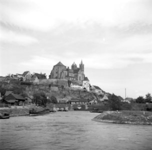 Gezicht op Breisach met de Hagenbachturm en de St Stephansmünster, Bestanddeelnr 254-1206