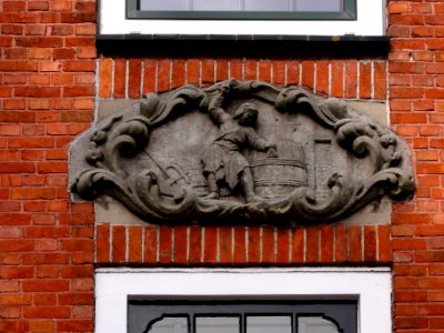 Gevelsteen kuiper Nieuwehaven 41 Edam