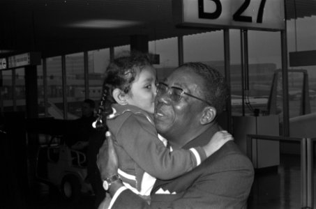 Gevolmachtigde minister van Suriname dr. J.D.R. Polanen in Nederland haalt zijn , Bestanddeelnr 923-1601