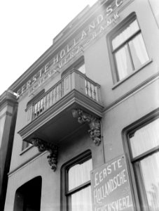 Gevel van een bijkantoor van de Eerste Hollandsche Levensverzekerings Bank in Ar, Bestanddeelnr 189-1327