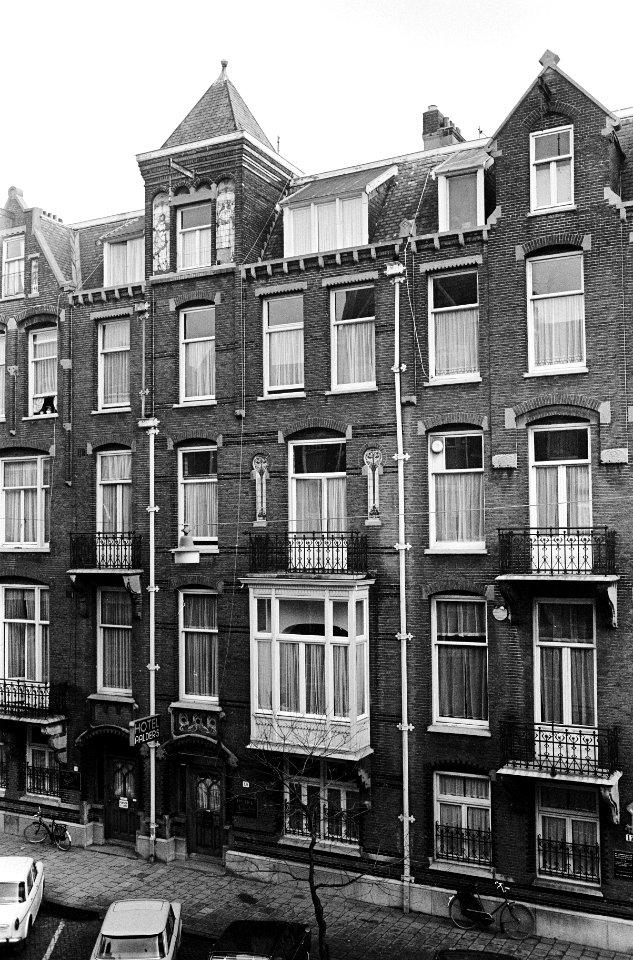 Gevel van Hotel Aalders aan de Jan Luykenstraat 13-15, Bestanddeelnr 919-8167