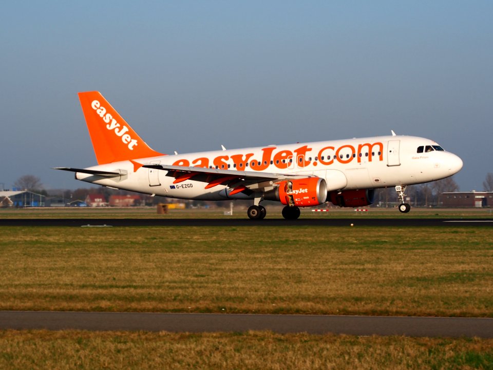 G-EZGF easyJet Airbus A319-111, landing at Schiphol (AMS - EHAM), Netherlands, pic3