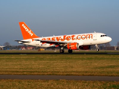 G-EZGF easyJet Airbus A319-111, landing at Schiphol (AMS - EHAM), Netherlands, pic3