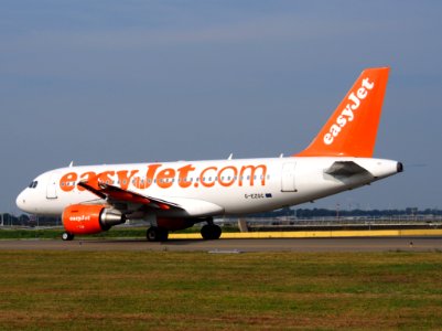 G-EZGC easyJet Airbus A319-111 taxiing, 25august2013 pic-4