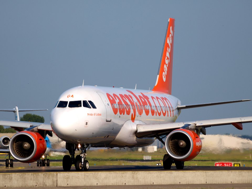 G-EZGA easyJet Airbus A319-111 - cn 4427 pic1
