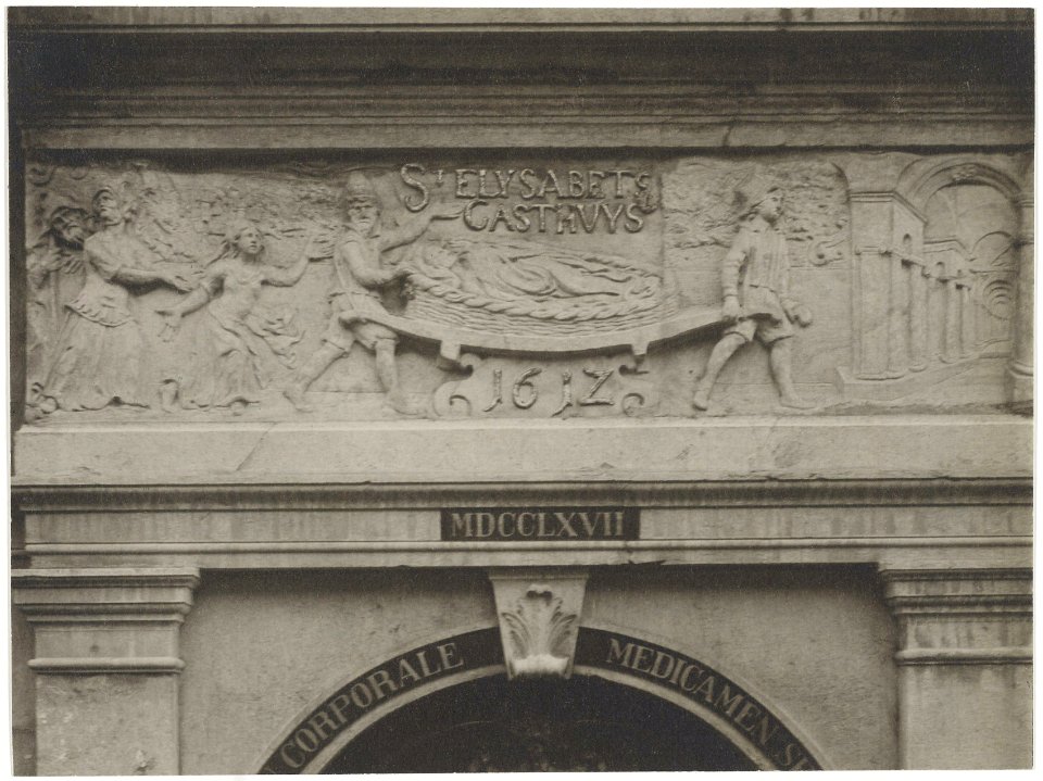 Gevelsteen boven het poortje van het St, Inventarisnummer NL-HlmNHA 13119