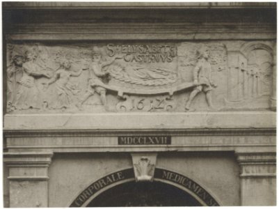 Gevelsteen boven het poortje van het St, Inventarisnummer NL-HlmNHA 13119