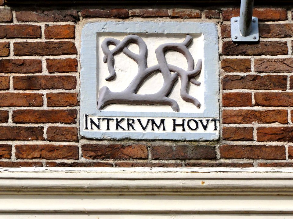 Gevelsteen int kromhout Nieuwehaven 39 Edam