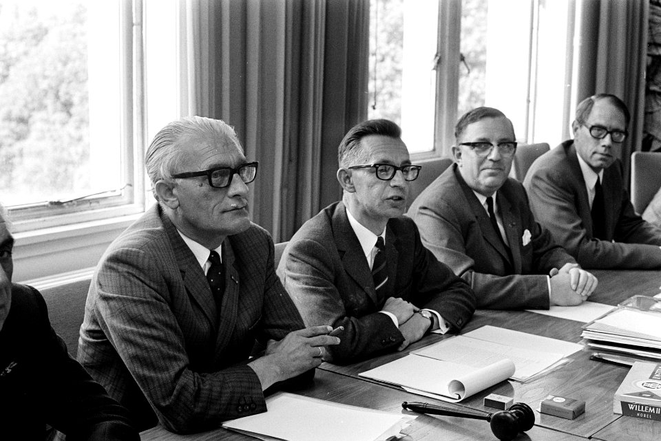 Gesprek van regeringsvertegenwoordigers, bestuur VMF en bestuurders metaalvakbon, Bestanddeelnr 923-5624