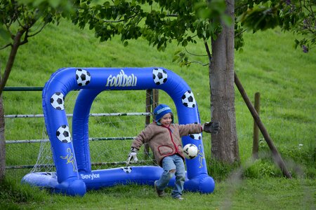 Play goal game device