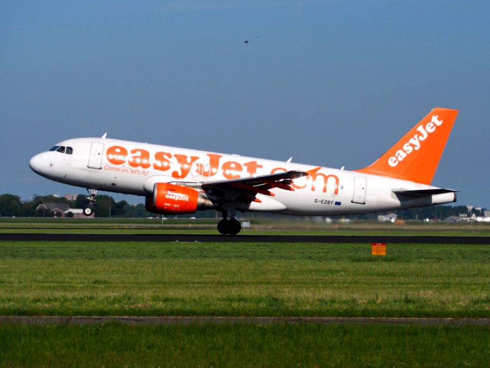 G-EZBT easyJet Airbus A319-111 takeoff from Schiphol (AMS - EHAM), The Netherlands, 16may2014, pic-2