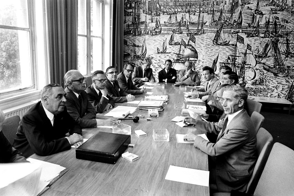 Gesprek van regeringsvertegenwoordigers, bestuur VMF en bestuurders metaalvakbon, Bestanddeelnr 923-5622