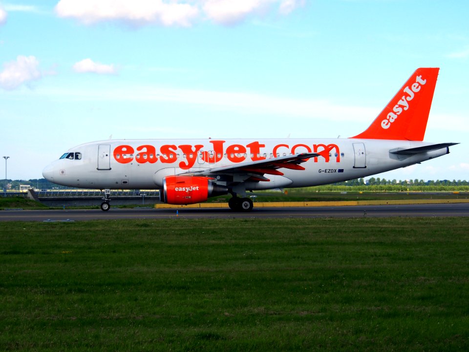 G-EZDX easyJet Airbus A319-111 - cn 3754 taxiing 19july2013