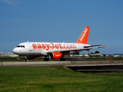 G-EZAA easyJet Airbus A319-111 - cn 2677 pic1