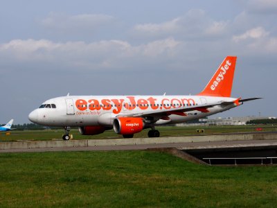 G-EZAA easyJet Airbus A319-111 - cn 2677 pic2 
