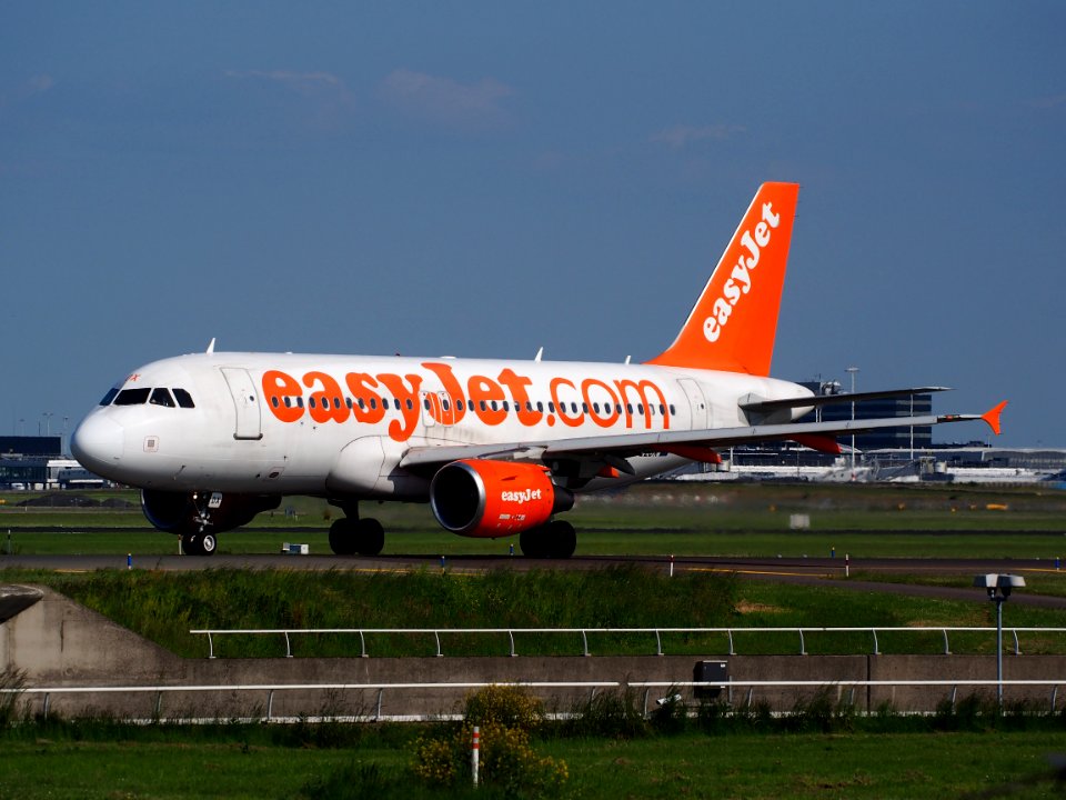 G-EZDX easyJet Airbus A319-111 - cn 3754 taxiing at Schiphol (AMS - EHAM), The Netherlands, 18may2014, pic-1