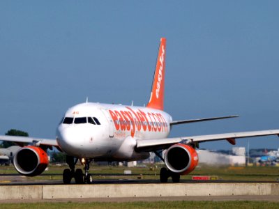 G-EZAG easyJet Airbus A319-111 - cn 2727 pic1