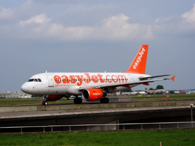 G-EZAA easyJet Airbus A319-111 - cn 2677 pic1 