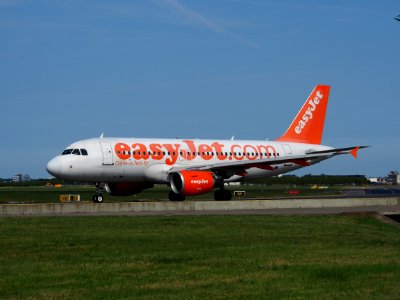 G-EZAA easyJet Airbus A319-111 - cn 2677 pic2