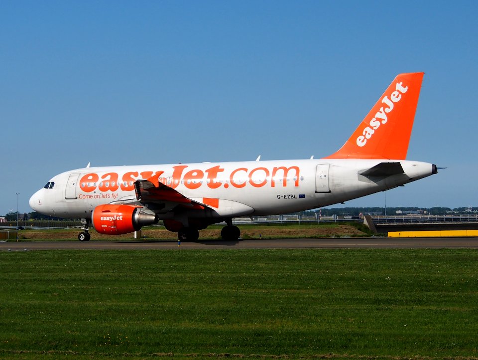 G-EZBL easyJet Airbus A319-111taxiing at Schiphol (AMS - EHAM), The Netherlands, 18may2014, pic-4