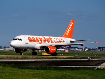 G-EZDX easyJet Airbus A319-111 - cn 3754 taxiing at Schiphol (AMS - EHAM), The Netherlands, 18may2014, pic-2