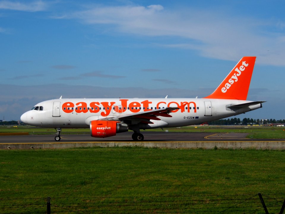 G-EZDW Airbus A319-111 easyJet taxiing at Schiphol (AMS - EHAM), The Netherlands, 18may2014, pic-3