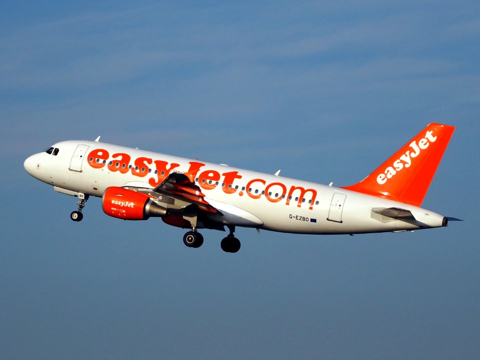 G-EZBO (aircraft) easyJet leaving Schiphol