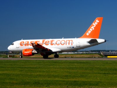 G-EZBT easyJet Airbus A319-111 taxiing at Schiphol (AMS - EHAM), The Netherlands, 16may2014, pic-4