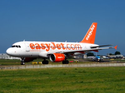 G-EZAG easyJet Airbus A319-111 - cn 2727 pic2