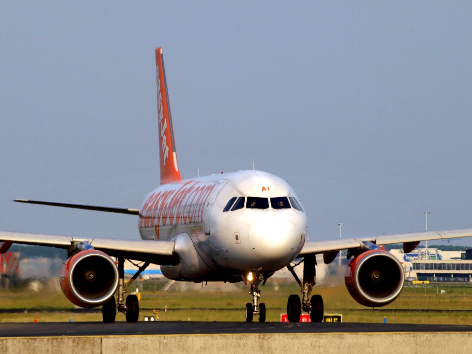 G-EZAI easyJet Airbus A319-111 - cn 2735 pic6