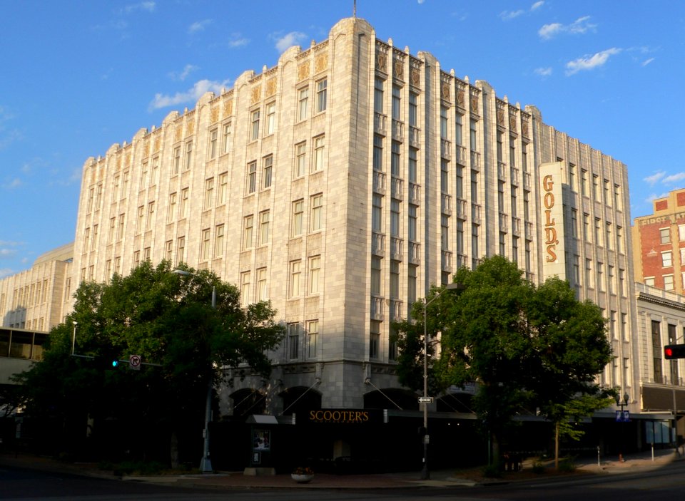 Gold's building (Lincoln, Nebraska) from NE 2