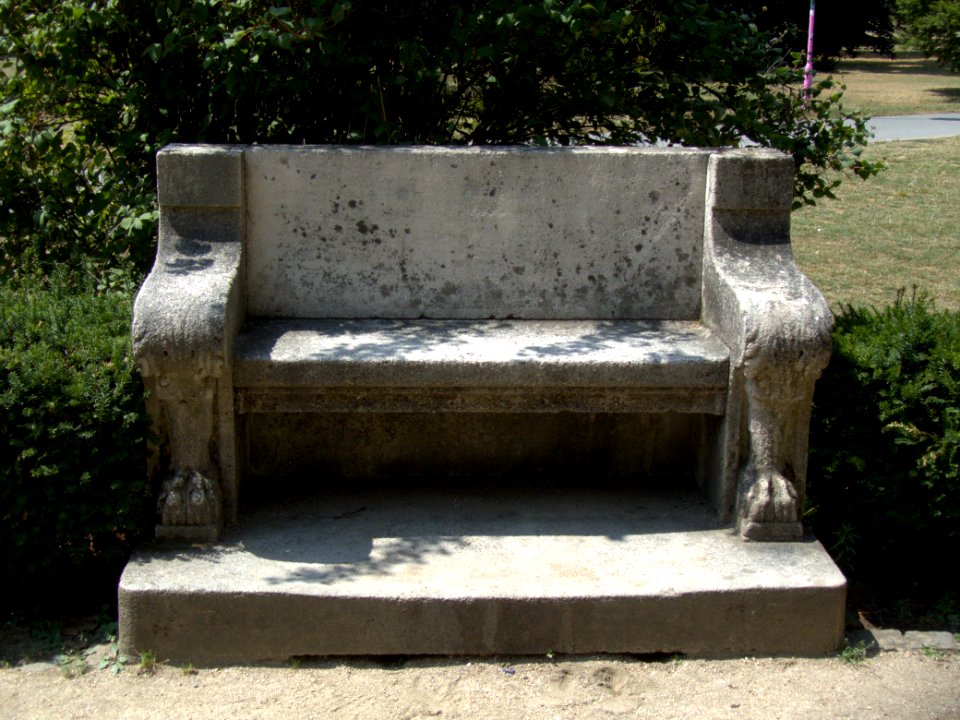 Goethe-Denkmal, Herrengarten, Darmstadt, Linke Bank