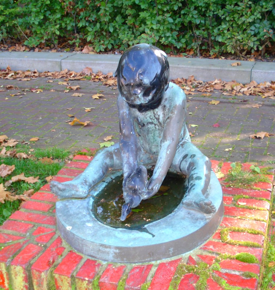 Goeree kunstwerk jongen met vogel