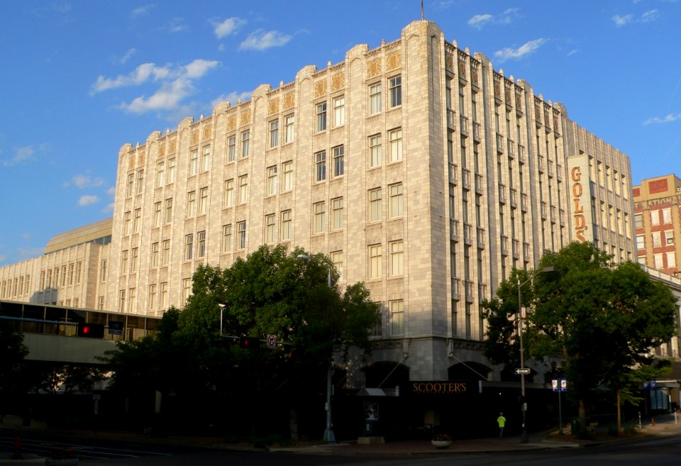 Gold's building (Lincoln, Nebraska) from NE 3