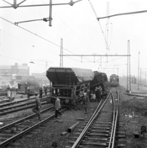 Goederentrein op het station Hollands-Spoor te Den Haag ontspoord, overzicht rav, Bestanddeelnr 918-1998