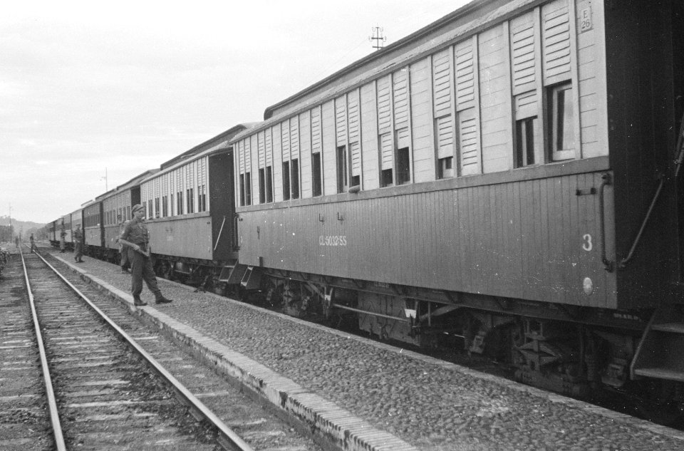 Gombong Op 24 april 1948 werden te Gombong 400 krijgsgevangenen aan de republie, Bestanddeelnr 1639-2-1