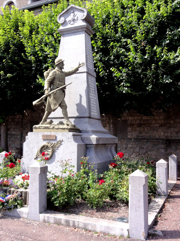 Gommegnies (Nord, Fr) monument aux morts